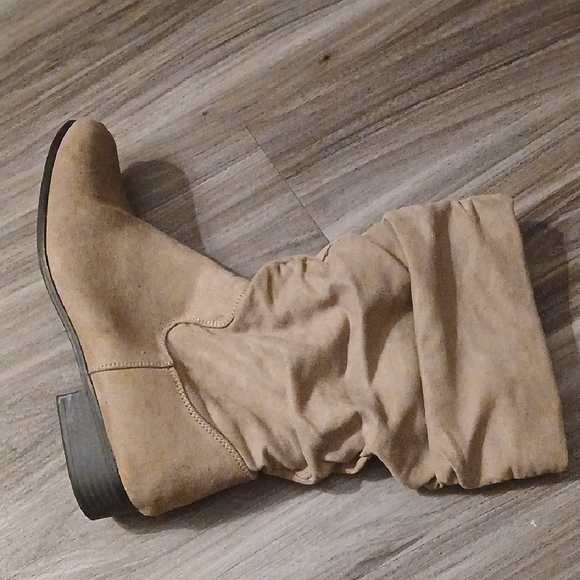 East 5th Shoes - East 5th Tan Slouchy Heeled Boots